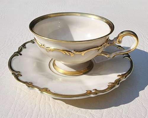VINTAGE (1939-1965) HUTSCHENREUTHER SELB LHS LION MARK GERMANY 22K GOLD GILT DECORATED CUP AND SAUCE