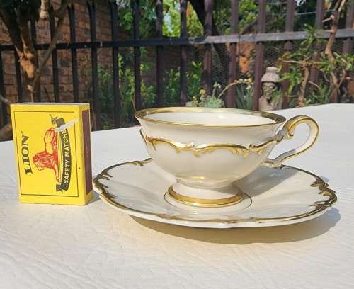 VINTAGE (1939-1965) HUTSCHENREUTHER SELB LHS LION MARK GERMANY 22K GOLD GILT DECORATED CUP AND SAUCE