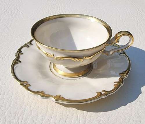 VINTAGE (1939-1965) HUTSCHENREUTHER SELB LHS LION MARK GERMANY 22K GOLD GILT DECORATED CUP AND SAUCE