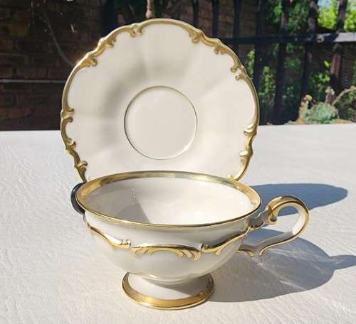 VINTAGE (1939-1965) HUTSCHENREUTHER SELB LHS LION MARK GERMANY 22K GOLD GILT DECORATED CUP AND SAUCE