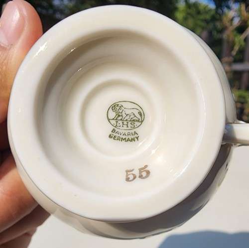 VINTAGE (1939-1965) HUTSCHENREUTHER SELB LHS LION MARK GERMANY 22K GOLD GILT DECORATED CUP AND SAUCE