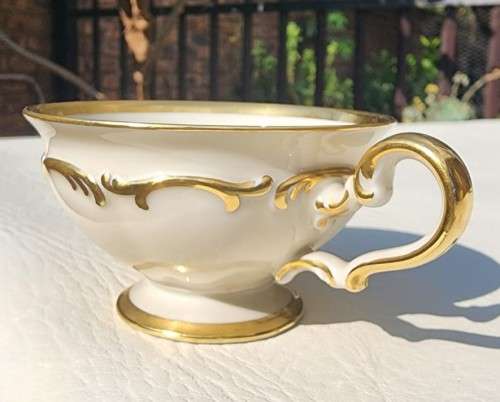VINTAGE (1939-1965) HUTSCHENREUTHER SELB LHS LION MARK GERMANY 22K GOLD GILT DECORATED CUP AND SAUCE