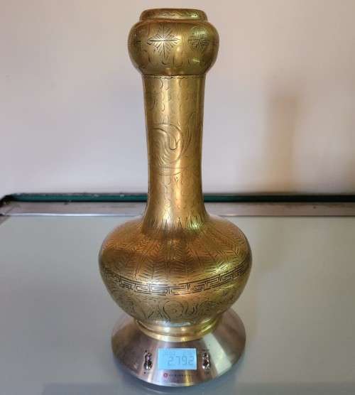 LARGE 38CM HIGH AND HEAVY 2,8KG (BASE METAL VALUE R300!) BRASS DRAGON ENGRAVED VASE WITH BASE MARK