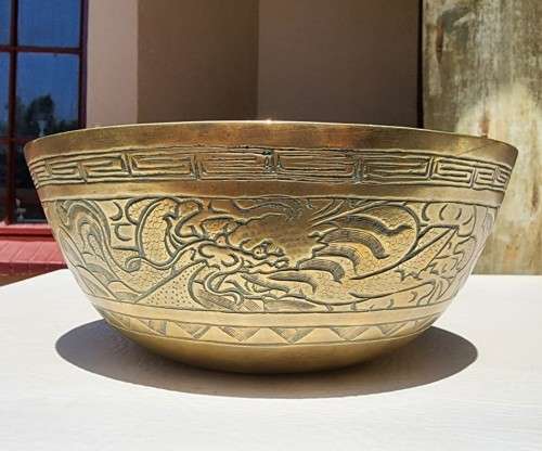 VINTAGE CHINESE BRASS ENGRAVED BOWL WITH A DRAGON AND PHOENIX 4MM THICK SOLID BRASS RIM HEAVY 1,4KG