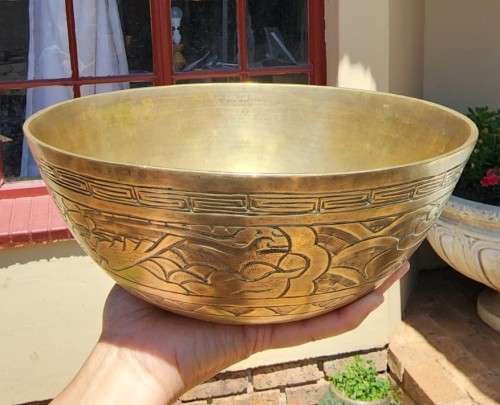 VINTAGE CHINESE BRASS ENGRAVED BOWL WITH A DRAGON AND PHOENIX 4MM THICK SOLID BRASS RIM HEAVY 1,4KG