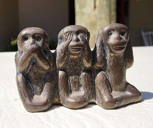 ANTIQUE 1920S PEERAGE! ENG SMALL BRASS THREE WISE MONKEYS FIGURINE  SPEAK NO SEE NO HEAR NO EVIL