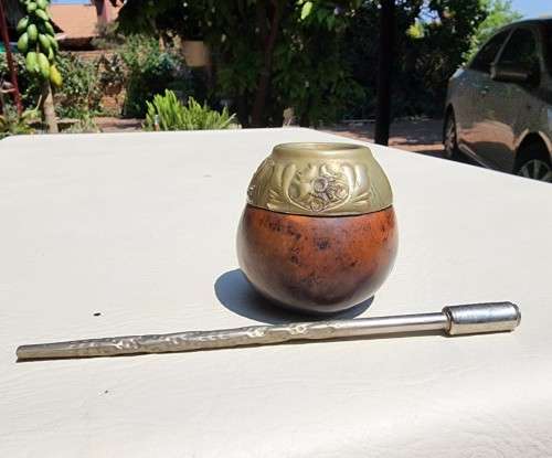 ARGENTINIAN MATE GOURD SET WITH GOURD (CALABASH CUP) AND BOMBILLA (YERBA MATE STRAW)