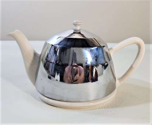 VINTAGE HEAT-RITE CHROME AND CERAMIC INSULATED TEAPOT