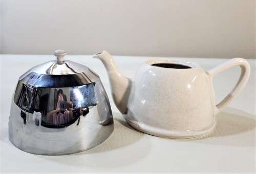 VINTAGE HEAT-RITE CHROME AND CERAMIC INSULATED TEAPOT