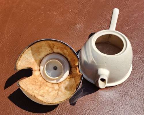 VINTAGE HEAT-RITE CHROME AND CERAMIC INSULATED TEAPOT