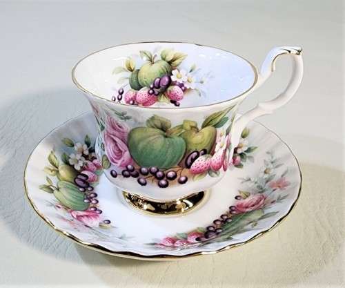 ROYAL ALBERT VINTAGE 1980-1982 COUNTRY FAYRE SERIES SOMERSET CUP AND SAUCER DUO