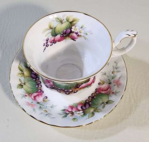 ROYAL ALBERT VINTAGE 1980-1982 COUNTRY FAYRE SERIES SOMERSET CUP AND SAUCER DUO