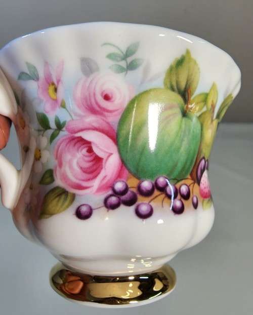 ROYAL ALBERT VINTAGE 1980-1982 COUNTRY FAYRE SERIES SOMERSET CUP AND SAUCER DUO