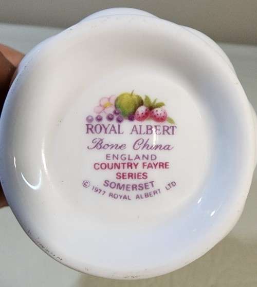 ROYAL ALBERT VINTAGE 1980-1982 COUNTRY FAYRE SERIES SOMERSET CUP AND SAUCER DUO