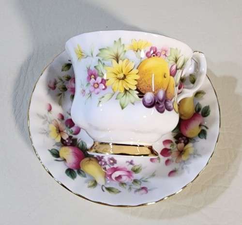 ROYAL ALBERT VINTAGE 1980-1982 COUNTRY FAYRE SERIES DORSET CUP AND SURREY SAUCER MISMATCHED DUO