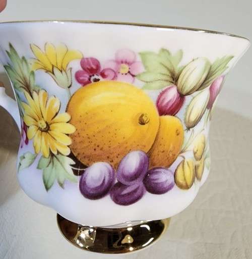 ROYAL ALBERT VINTAGE 1980-1982 COUNTRY FAYRE SERIES DORSET CUP AND SURREY SAUCER MISMATCHED DUO