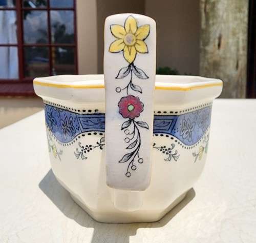 ROYAL DOULTON ENGLAND GRAVY BOAT WITH SPIL TRAY HAND PAINTED DRAYCOT PATTERN D4635 (1926-19??)