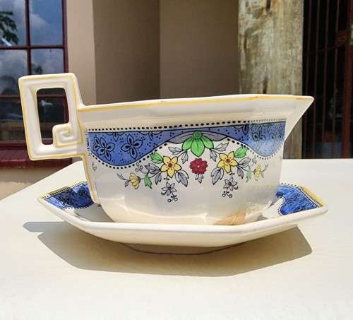 ROYAL DOULTON ENGLAND GRAVY BOAT WITH SPIL TRAY HAND PAINTED DRAYCOT PATTERN D4635 (1926-19??)