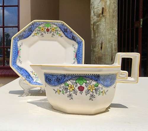 ROYAL DOULTON ENGLAND GRAVY BOAT WITH SPIL TRAY HAND PAINTED DRAYCOT PATTERN D4635 (1926-19??)