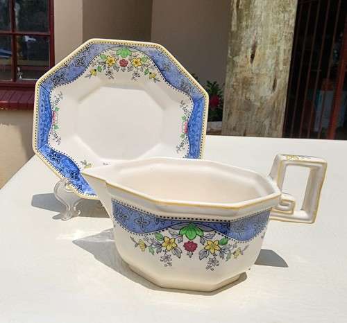 ROYAL DOULTON ENGLAND GRAVY BOAT WITH SPIL TRAY HAND PAINTED DRAYCOT PATTERN D4635 (1926-19??)