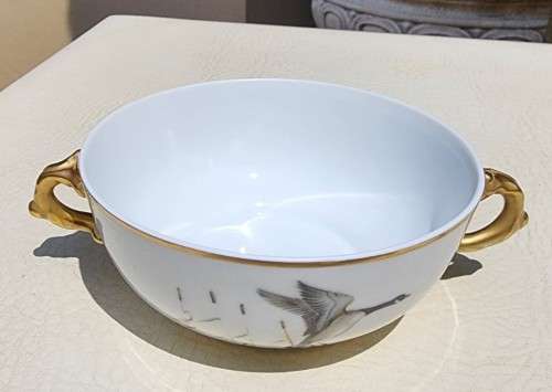 CACKLING GEESE NO 1 DECORATED (1940-1980) ARTIBUS PORTUGAL STEW BOWL WITH SPIL TRAY