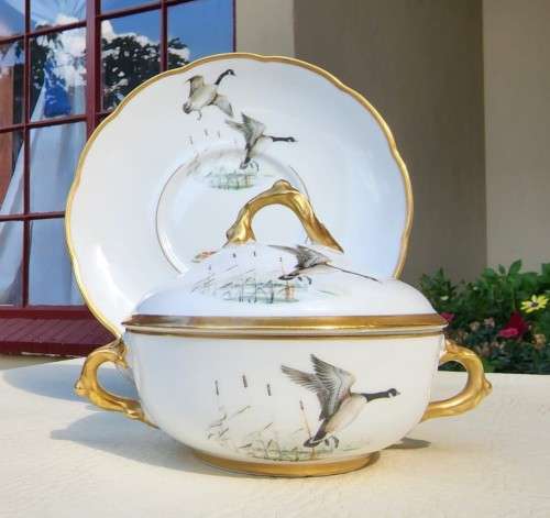 CACKLING GEESE NO 1 DECORATED (1940-1980) ARTIBUS PORTUGAL STEW BOWL WITH SPIL TRAY