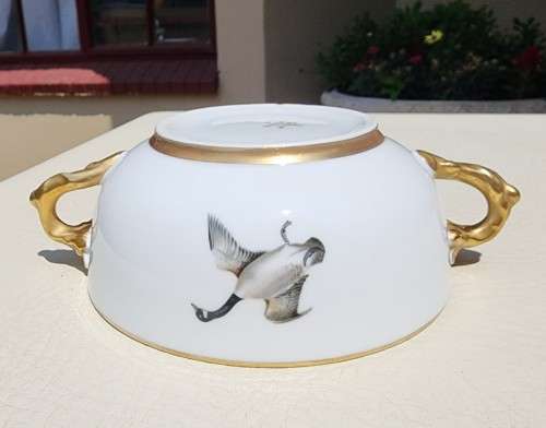 CACKLING GEESE NO 1 DECORATED (1940-1980) ARTIBUS PORTUGAL STEW BOWL WITH SPIL TRAY