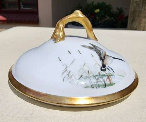 CACKLING GEESE NO 1 DECORATED (1940-1980) ARTIBUS PORTUGAL STEW BOWL WITH SPIL TRAY
