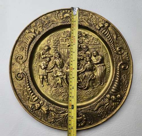 UNIQUELY HANDMADE OLD 1950S ENGLISH TAVERN SCENE (HAND HAMMERED) BRASS WALL PLATE NO 1