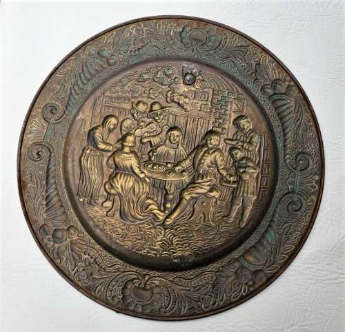 UNIQUELY HANDMADE OLD 1950S ENGLISH TAVERN SCENE (HAND HAMMERED) BRASS WALL PLATE NO 1