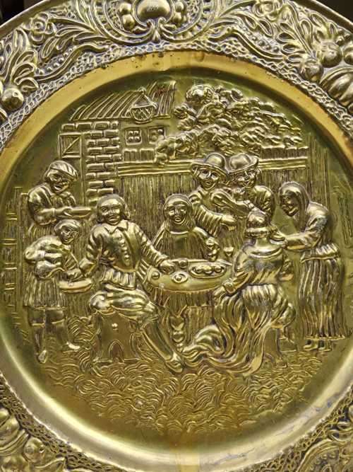 UNIQUELY HANDMADE OLD 1950S ENGLISH TAVERN SCENE (HAND HAMMERED) BRASS WALL PLATE NO 1