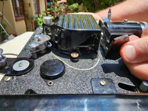 VINTAGE EUNIG P3 9.5MM AUSTRIAN FILM PROJECTOR (1932-1939) WITH A HUGO MEYER! LENS