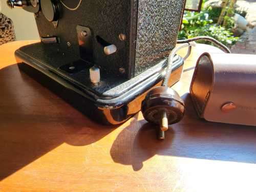 VINTAGE EUNIG P3 9.5MM AUSTRIAN FILM PROJECTOR (1932-1939) WITH A HUGO MEYER! LENS
