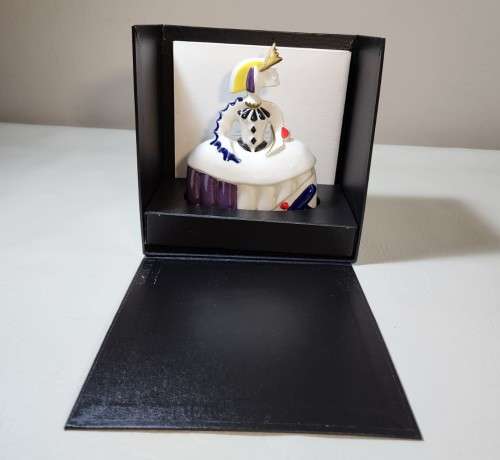 MANUEL ALEGRE PORCELAIN MENINA (LADY IN WAITING) LIMITED EDITION NO 190 OF 1250  IN MINT CONDITION