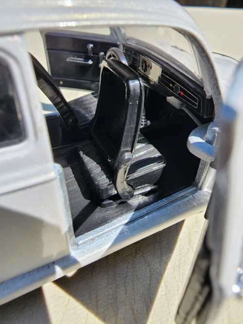 A 1955 WHITE VOLKSWAGEN BEETLE SCALE 1:24 WITH FORWARD TILTING SEATS SS9407 BY SUPERIOR SUNNYSIDE