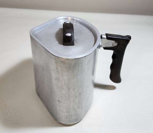 AN OLD TRIANGULAR HART SA MADE ALUMINIUM COOKING POT