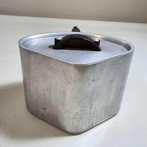 AN OLD TRIANGULAR HART SA MADE ALUMINIUM COOKING POT