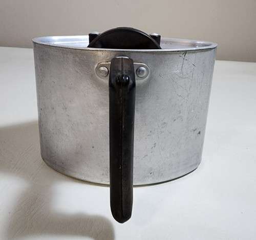 AN OLD TRIANGULAR HART SA MADE ALUMINIUM COOKING POT