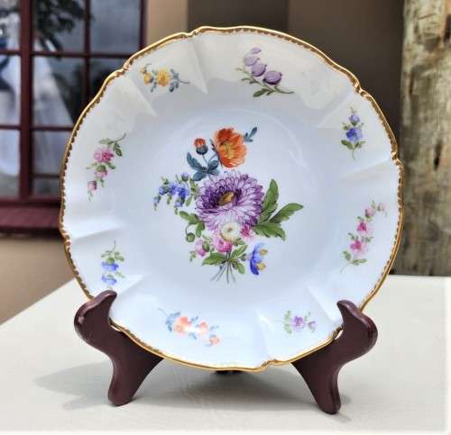 GERMANY NYMPHENBURG! PORCELAIN WALL PLATE HAND PAINTED! - SHIELD AND CROWN MARK (1910-1975)