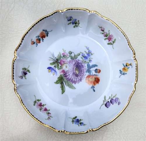 GERMANY NYMPHENBURG! PORCELAIN WALL PLATE HAND PAINTED! - SHIELD AND CROWN MARK (1910-1975)