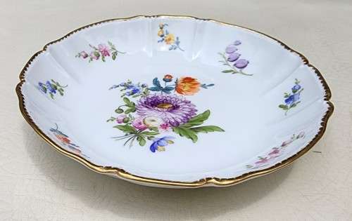 GERMANY NYMPHENBURG! PORCELAIN WALL PLATE HAND PAINTED! - SHIELD AND CROWN MARK (1910-1975)