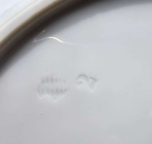 GERMANY NYMPHENBURG! PORCELAIN WALL PLATE HAND PAINTED! - SHIELD AND CROWN MARK (1910-1975)