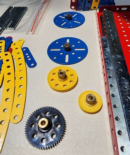 MECCANO MOTORISED FERRIS WHEEL 2005 SPECIAL EDITION SET 8258 IN METAL CASE