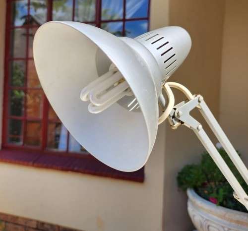 CLASSIC VINTAGE LUXO NORWAY L2 DESIGNER FLOOR LAMP - US PATENT NO 2787434 - IMAGE USED AS PIXAR LOGO
