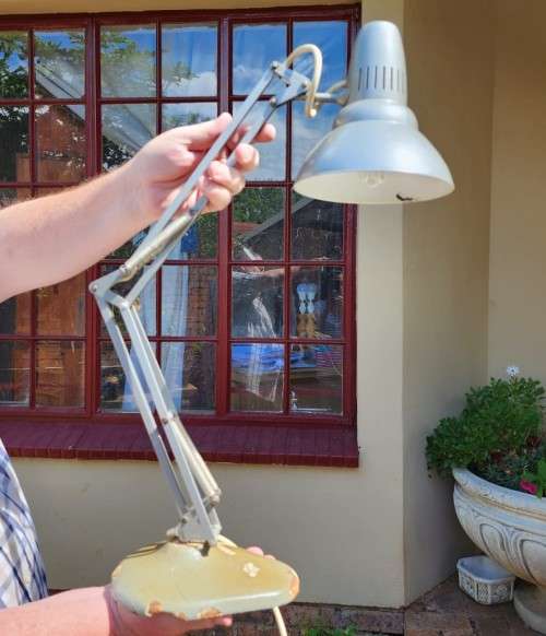 CLASSIC VINTAGE LUXO NORWAY L2 DESIGNER FLOOR LAMP - US PATENT NO 2787434 - IMAGE USED AS PIXAR LOGO