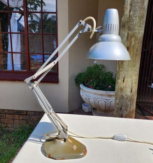 CLASSIC VINTAGE LUXO NORWAY L2 DESIGNER FLOOR LAMP - US PATENT NO 2787434 - IMAGE USED AS PIXAR LOGO