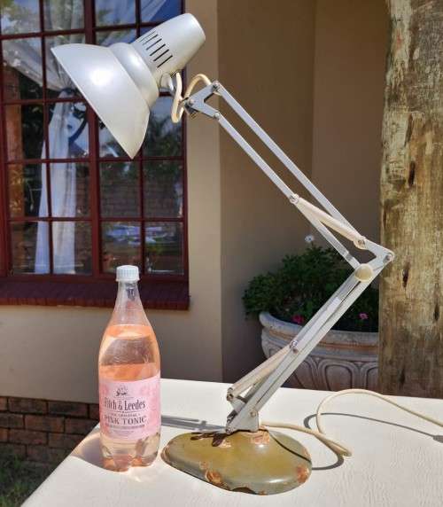 CLASSIC VINTAGE LUXO NORWAY L2 DESIGNER FLOOR LAMP - US PATENT NO 2787434 - IMAGE USED AS PIXAR LOGO