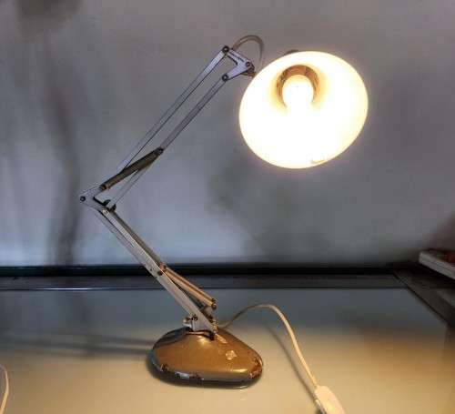 CLASSIC VINTAGE LUXO NORWAY L2 DESIGNER FLOOR LAMP - US PATENT NO 2787434 - IMAGE USED AS PIXAR LOGO