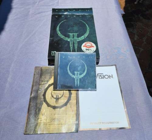 LEGENDARY QUAKE 2 PC GAME - ORIGINAL 1997 VERSION WITH BOOKLET AND ORIGINAL BOX
