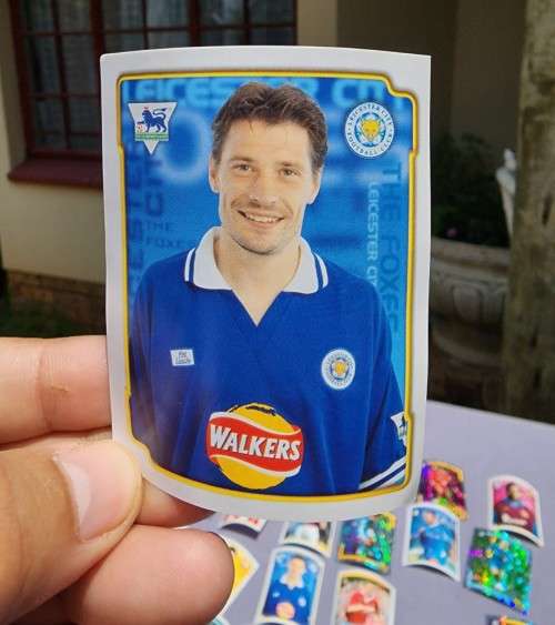 ENGLISH PREMIER LEAQUE 1999 STICKER COLLECTION WITH DAVID HIRST AND IAN WRIGHT